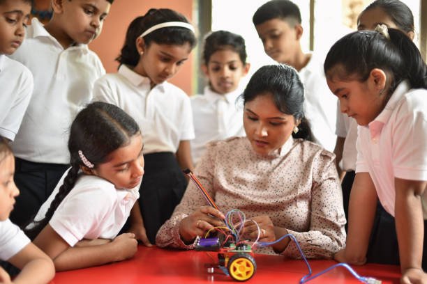 Digital Learning in Schools: Transforming Classrooms